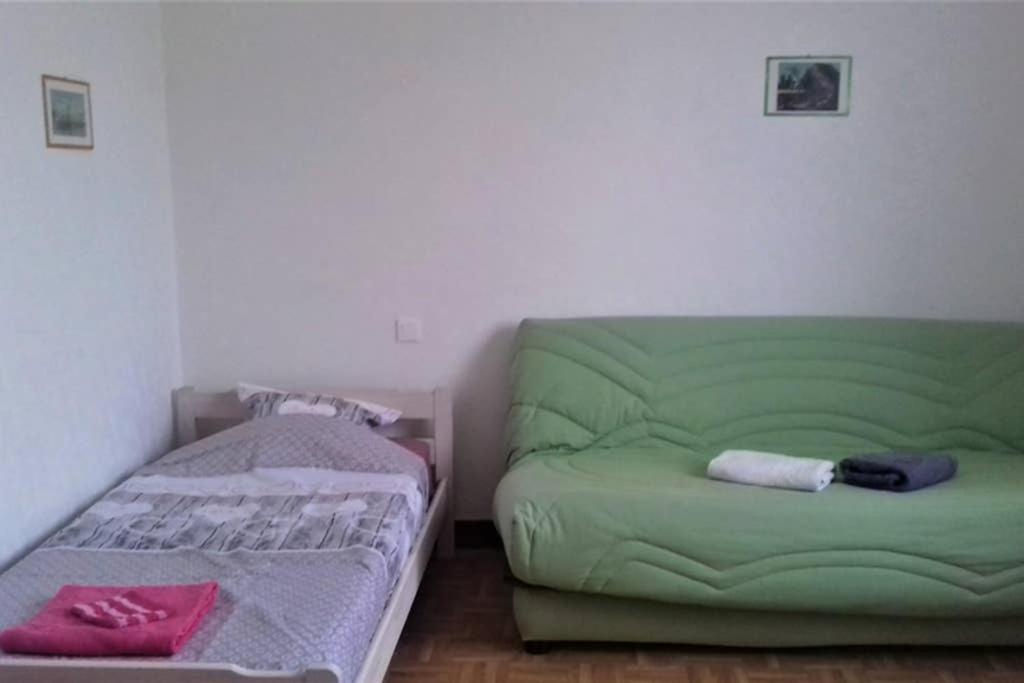 Spacieux Appartement Proche Centre Et Piscine Condom Exterior foto