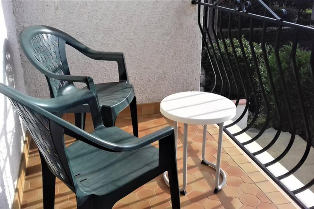 Spacieux Appartement Proche Centre Et Piscine Condom Exterior foto