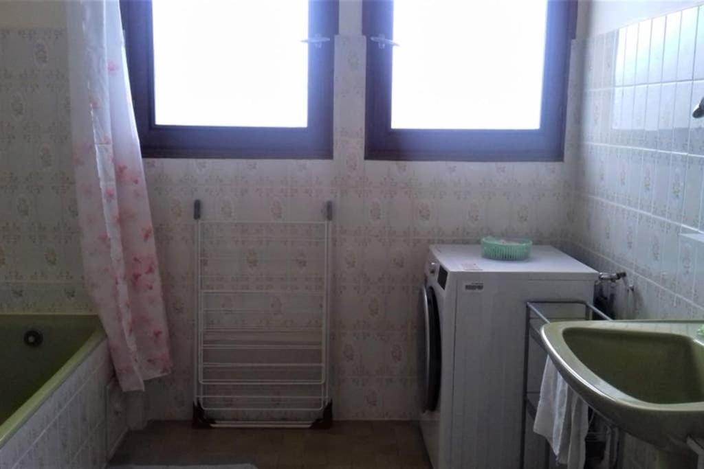 Spacieux Appartement Proche Centre Et Piscine Condom Exterior foto
