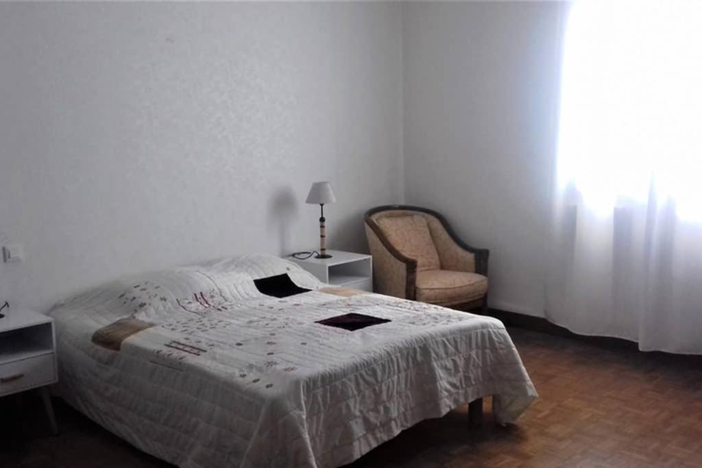 Spacieux Appartement Proche Centre Et Piscine Condom Exterior foto